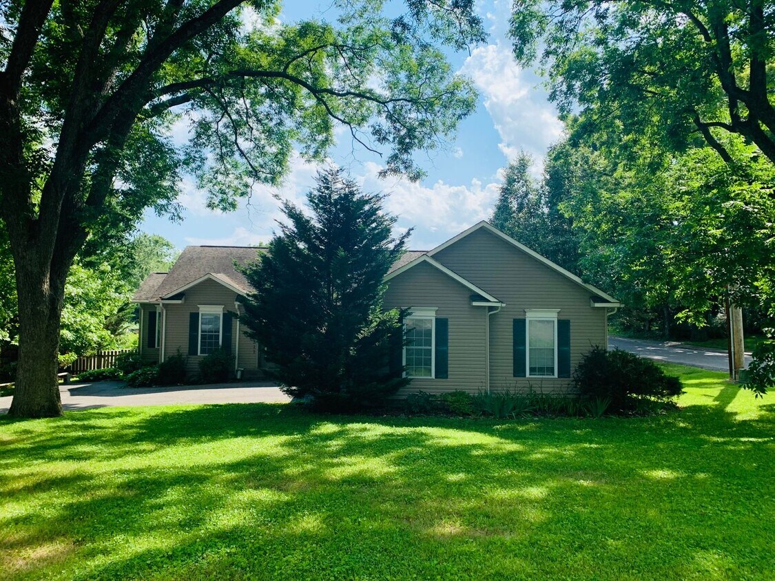 Foto principal - *Re-Rental Available October 1, 2024* 3 Be...