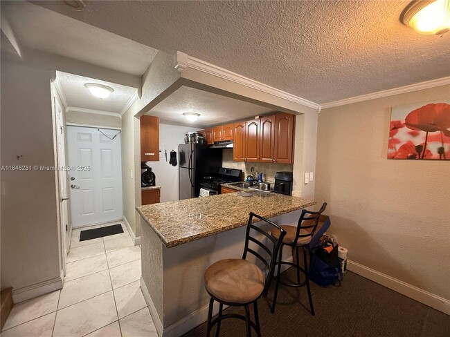 Foto del edificio - 6703 N Kendall Dr