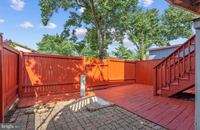 Foto del edificio - 5501 Woodlawn Manor Ct