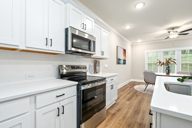 Foto del edificio - 1ST MONTH FREE!!