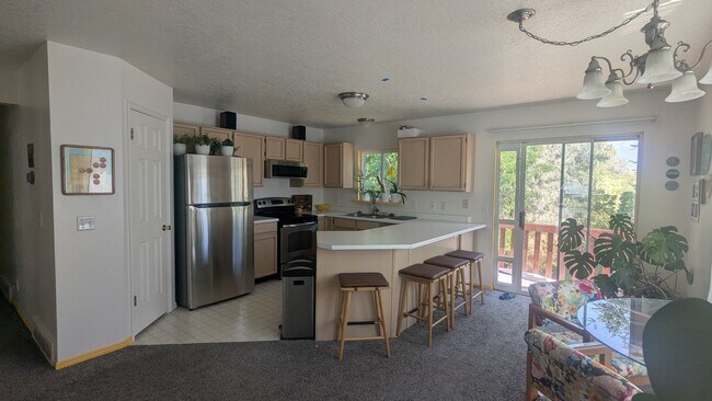 Foto del edificio - 5557 Walden Glen Dr