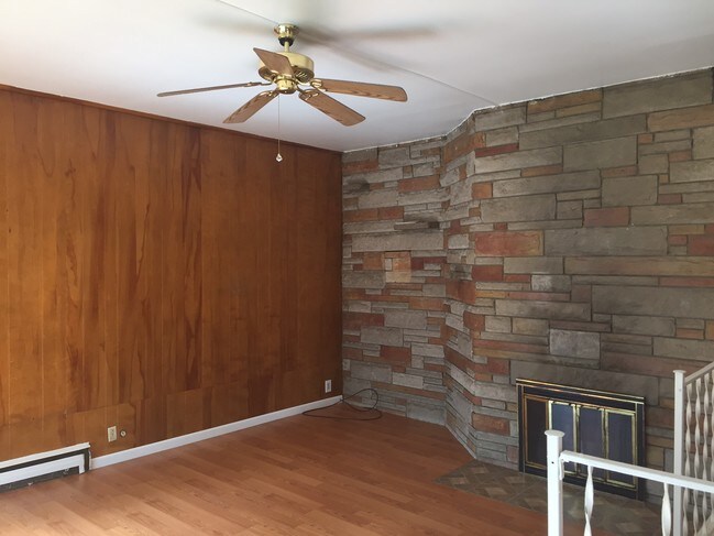 Building Photo - 1451 Sally Ln