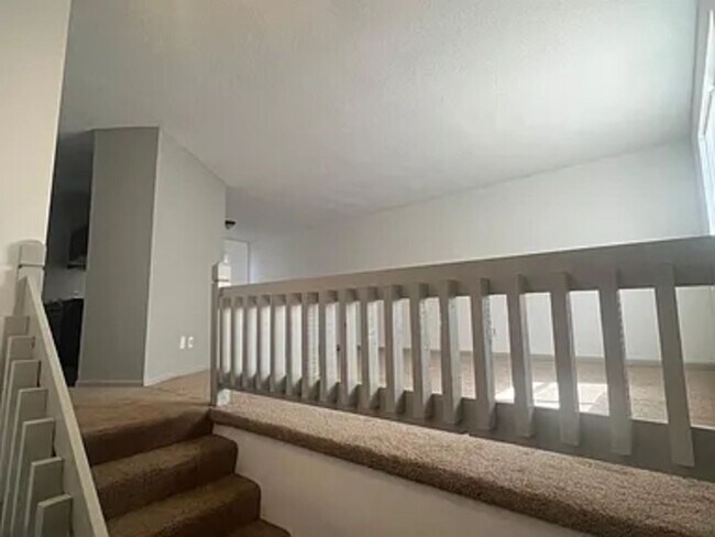 Foto del edificio - 431-431 Maple Grove Way