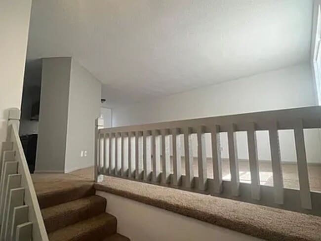 Building Photo - 431-431 Maple Grove Way