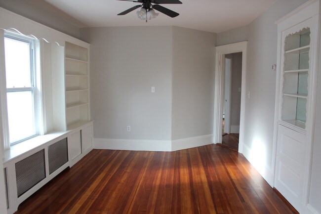 Living Room - 19 Davis Rd