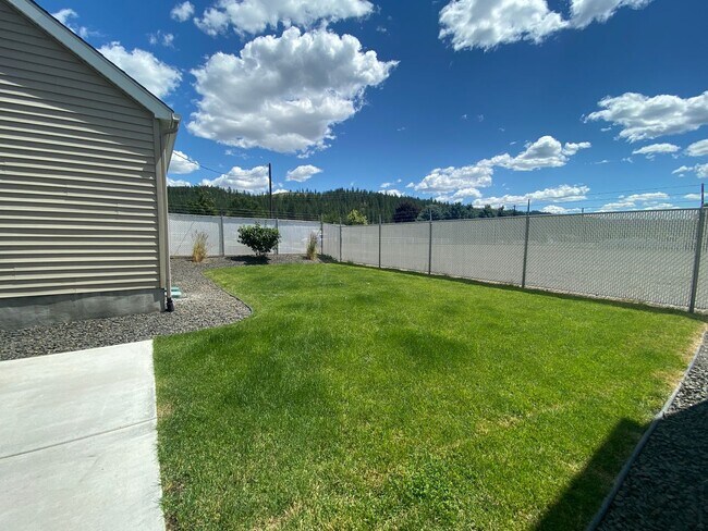 Building Photo - Completely remodeled 2+ bedroom-1 bath house