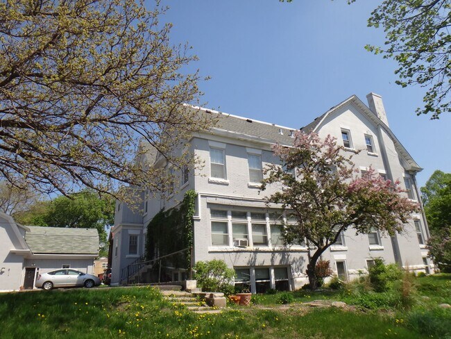 Foto del edificio - 2118 Pillsbury Ave