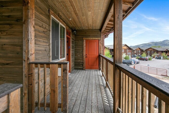 Building Photo - 6240-6243 Three Needles Ln