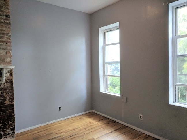 Building Photo - 903 Metropolitan Ave