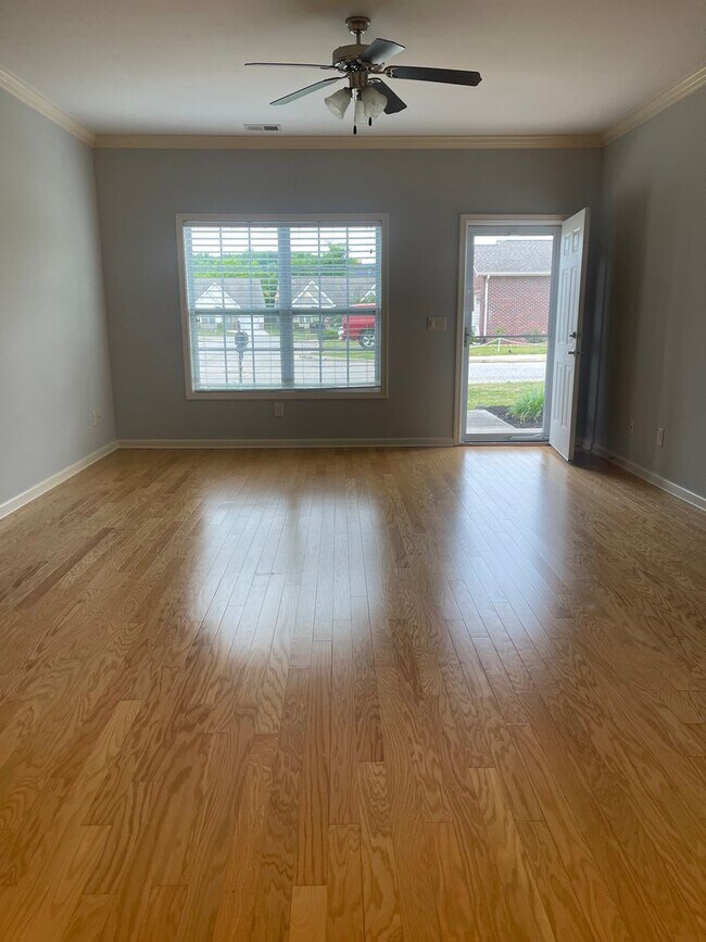 Foto del edificio - Charming 2 Bed, 2 Bath Home with Garage