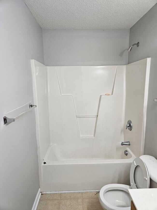 Foto del edificio - 6188 Glen Way Dr