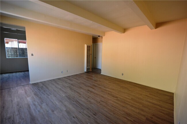 Foto del edificio - 6041 Pickering Ave
