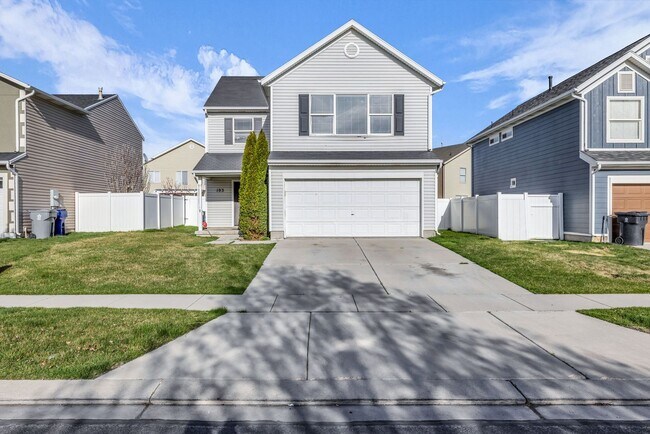 Foto del edificio - 3 Bedroom 2 Bathroom Home in Saratoga Springs!!