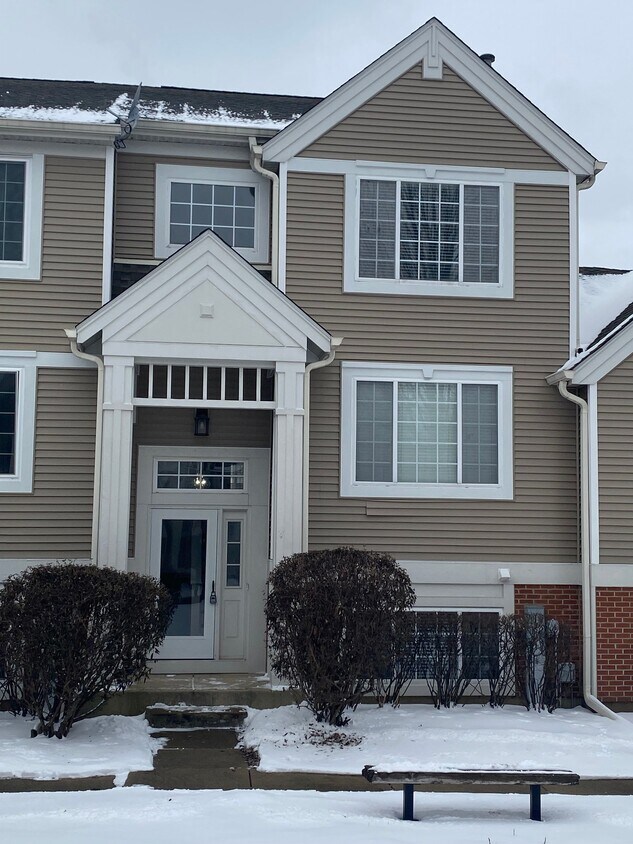 Photo - 2205 Daybreak Dr (Aurora, IL)