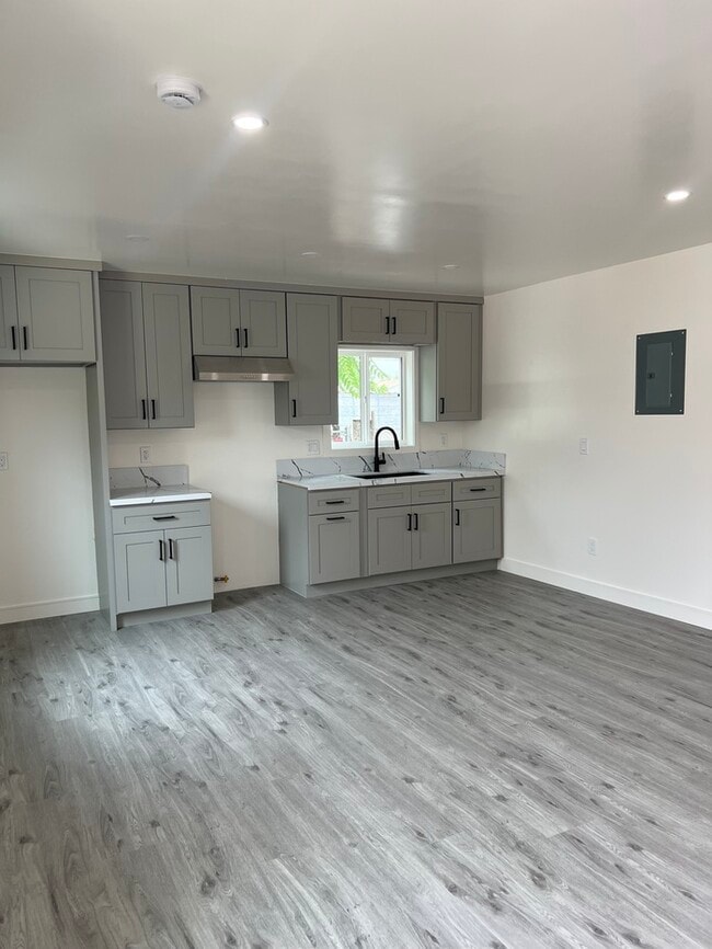 Foto del edificio - Newly Renovated 1-Bedroom, 1-Bathroom Apar...