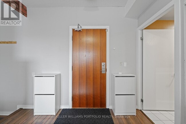 Building Photo - 30 Canterbury Pl