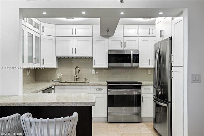 Photo - 2401 Collins Ave Apartment