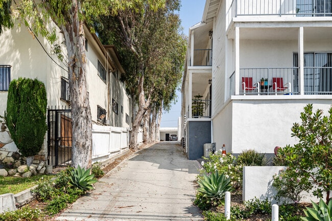 Foto del edificio - 343 Warren Ln (B)