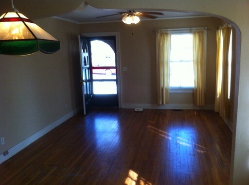Building Photo - 617 W Reagan St