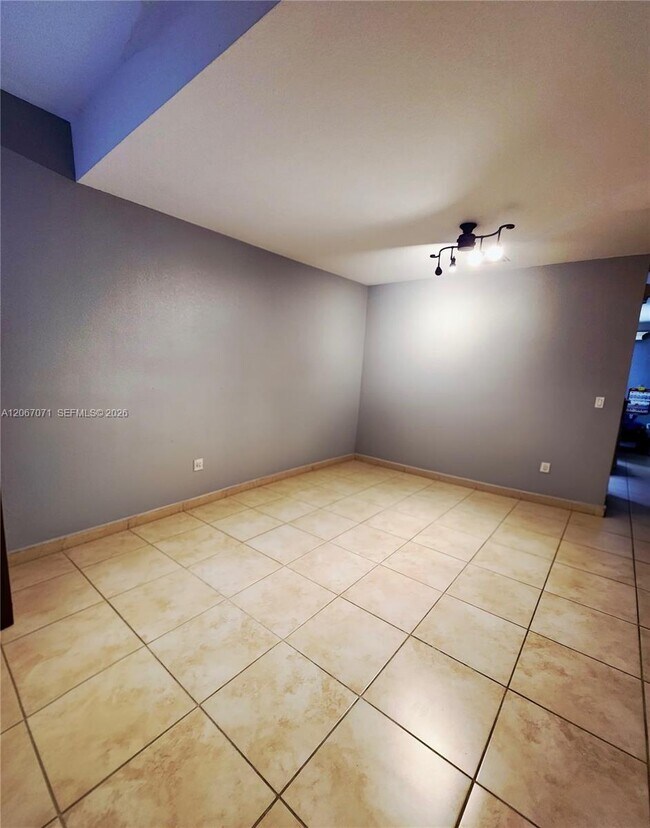 Foto del edificio - 1067 NE 41st Pl