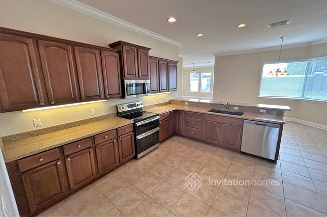 Building Photo - 6925 Bushnell Dr