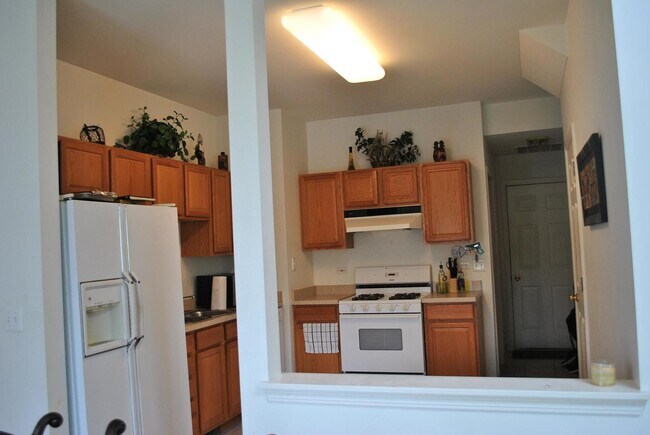 Foto del edificio - 643 Creekside Cir