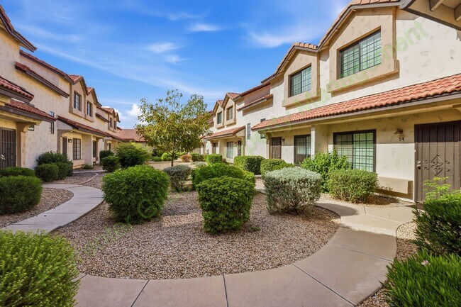 Building Photo - Charming Townhome Living in the Heart of Chandler – Community Pool & Prime Location!