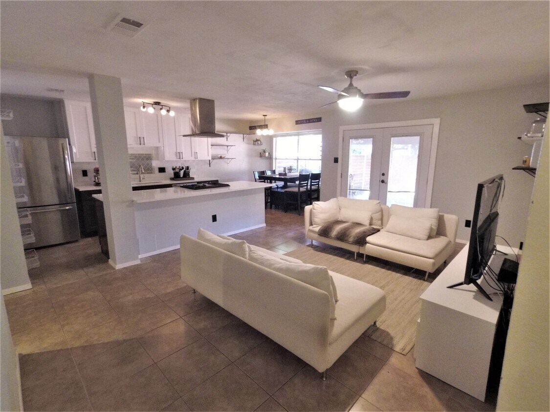 Living Room/Kitchen/Dining - 10623 Golden Quail Dr