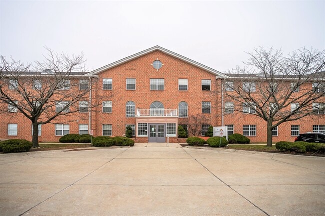 Building Photo - Gateway Pointe Senior Apartments 55+