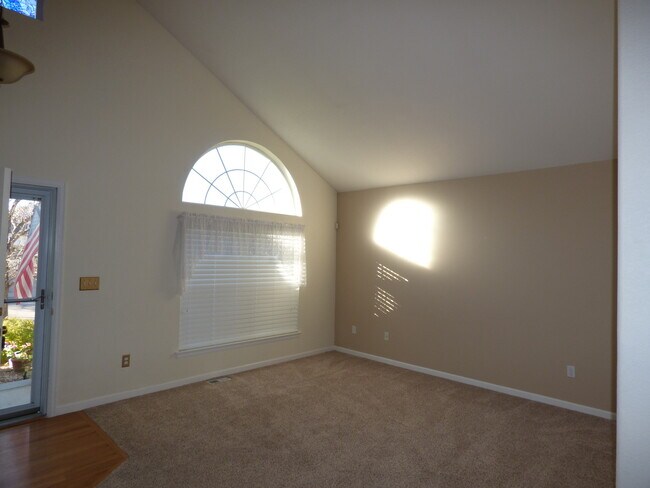 Building Photo - 1482 Wildrose Dr