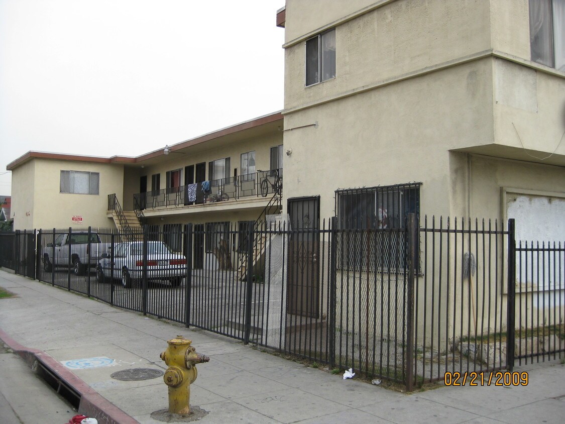 Building Photo - 4700 S Figueroa St