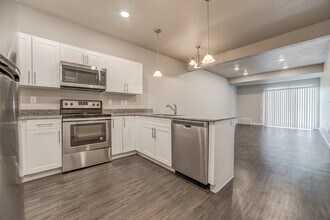 Building Photo - 283 N 590 E
