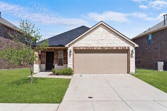 Building Photo - 601 Liliana Ln