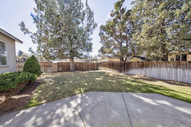 Foto del edificio - 2639 NE Brian Ray Ct