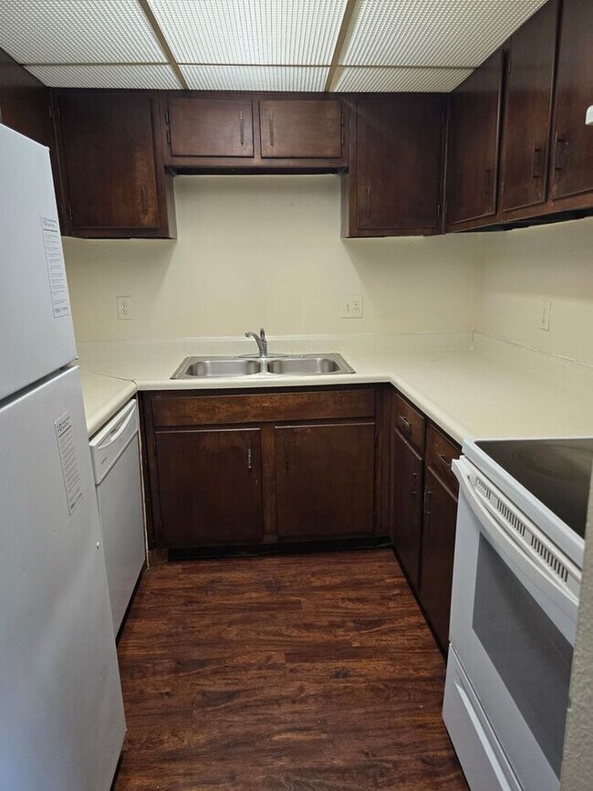 Building Photo - 1Bedroom 1 Bathroom Condo in Palms West Av...