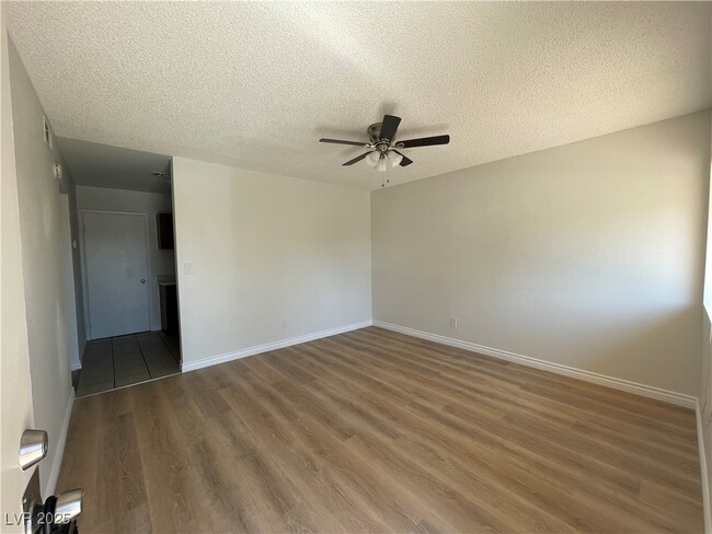 Building Photo - 1303 Darlene Way