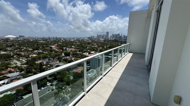 Foto del edificio - 2525 SW 3rd Ave