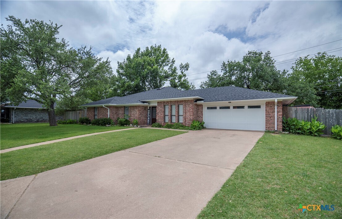 Foto del edificio - 1012 Pin Oak Dr
