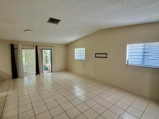 Building Photo - 7714 SW 8th Ct