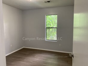 Building Photo - 5825 Vernier Dr SW