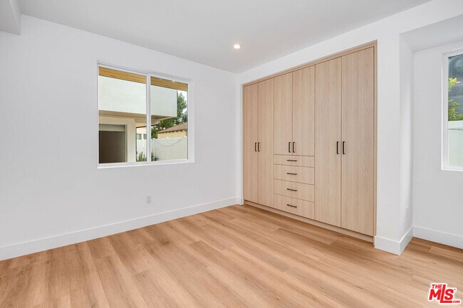 Building Photo - 5321 Ben Ave