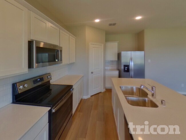 Foto del edificio - 231 Jenkinson Dr