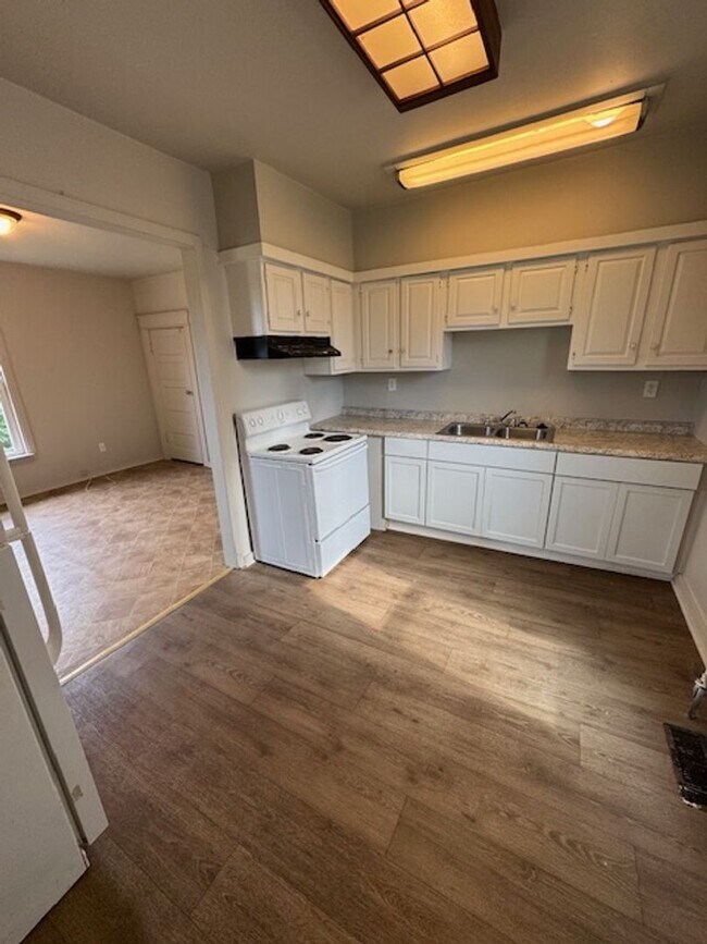 Foto del edificio - 1237 Nuttman Ave