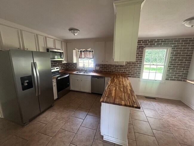 Foto del edificio - 1728 Lynwood Ln