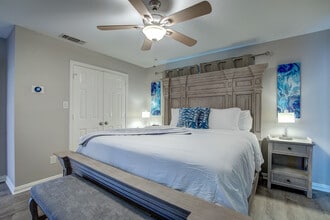 Building Photo - 8606 Columbia Dr