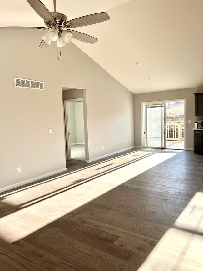 Building Photo - Spacious 3 bed 2 bath in Labadie, MO