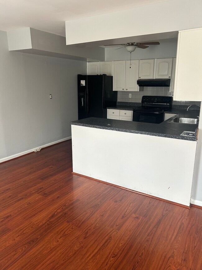 Building Photo - 12607 Trumbull Dr