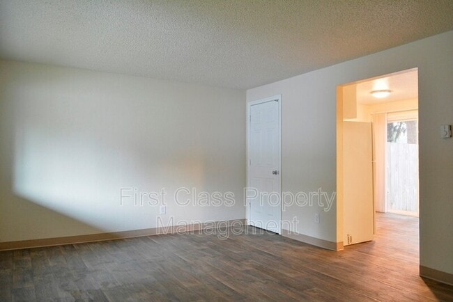 Building Photo - 1673 Dollar St