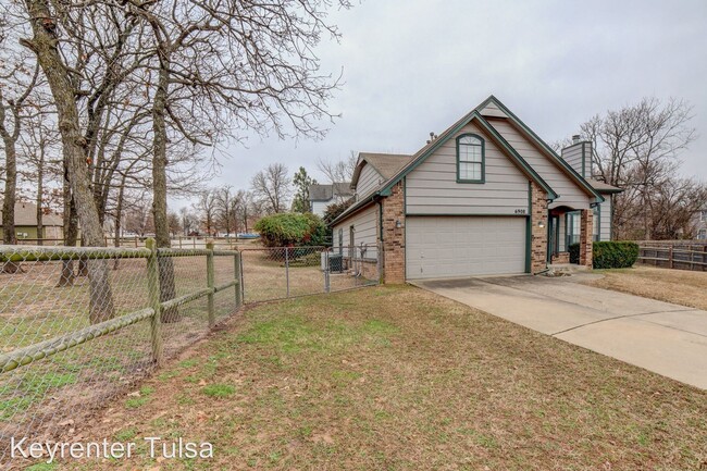 Foto del edificio - 3 br, 2.5 bath House - 6908 Silver Oak Place