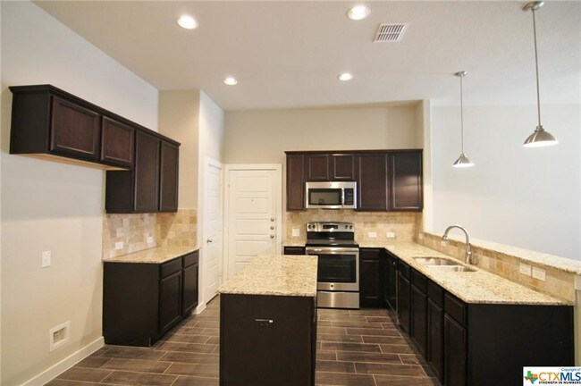 Building Photo - 513 Creekside Forest